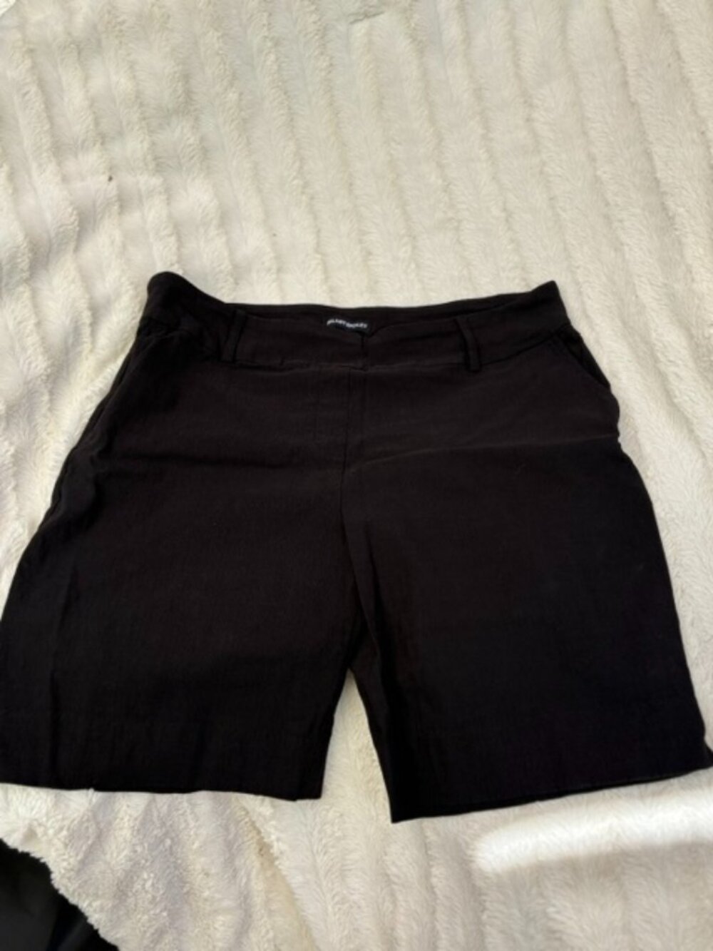 Hilary Radley Ladies Stretch Pull on Bermuda Black shorts.